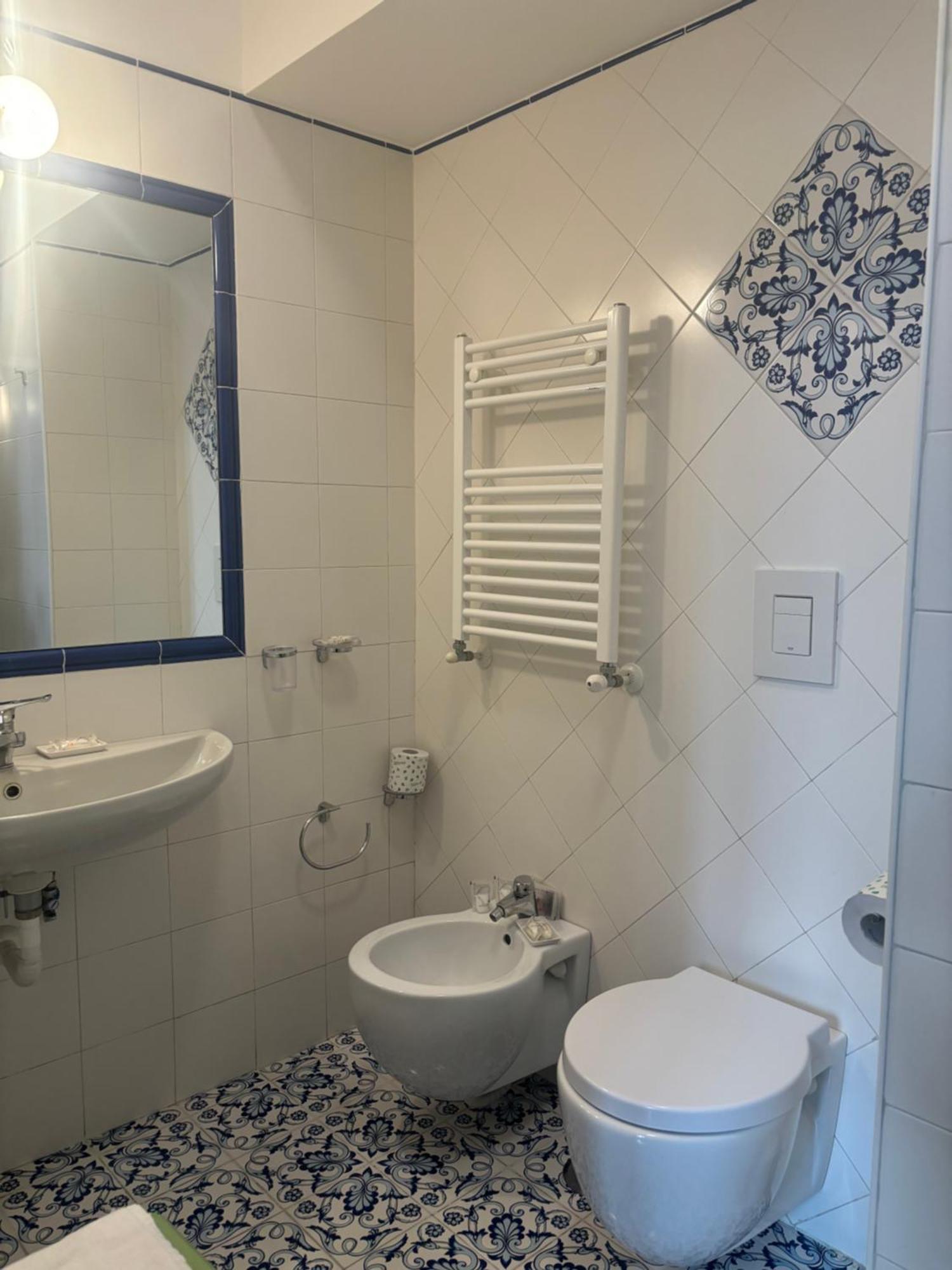 נאפולי Folle Citta B&B מראה חיצוני תמונה